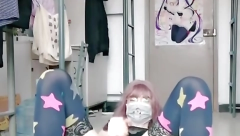 Asian shemale fucks her friend and makes cum over the bed