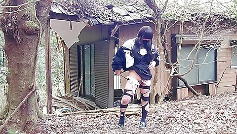 Japanese amateur pissing in abandoned house (h791294)