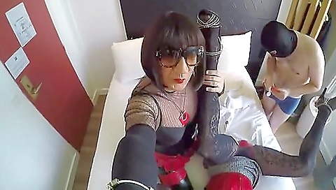 Hot brunette and blonde babe in hotel room threesome